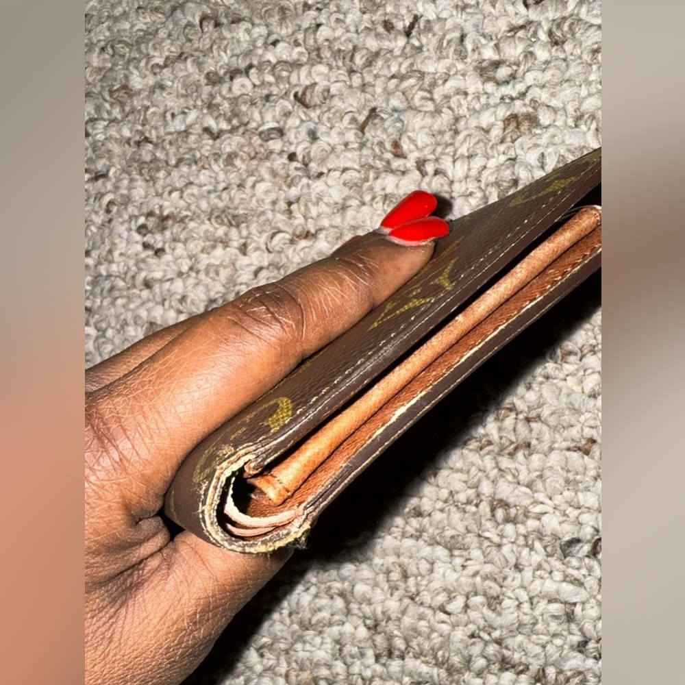 Authentic Luxury Men’s Wallet SOLD❌❌❌❌❌❌ - Picture 5 of 6